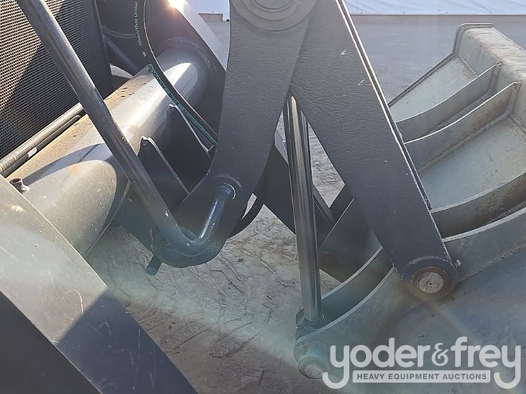 2019-deere-310l-image-44