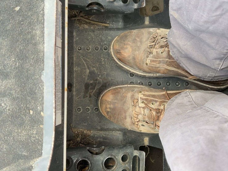 2020-bobcat-t595-image-6