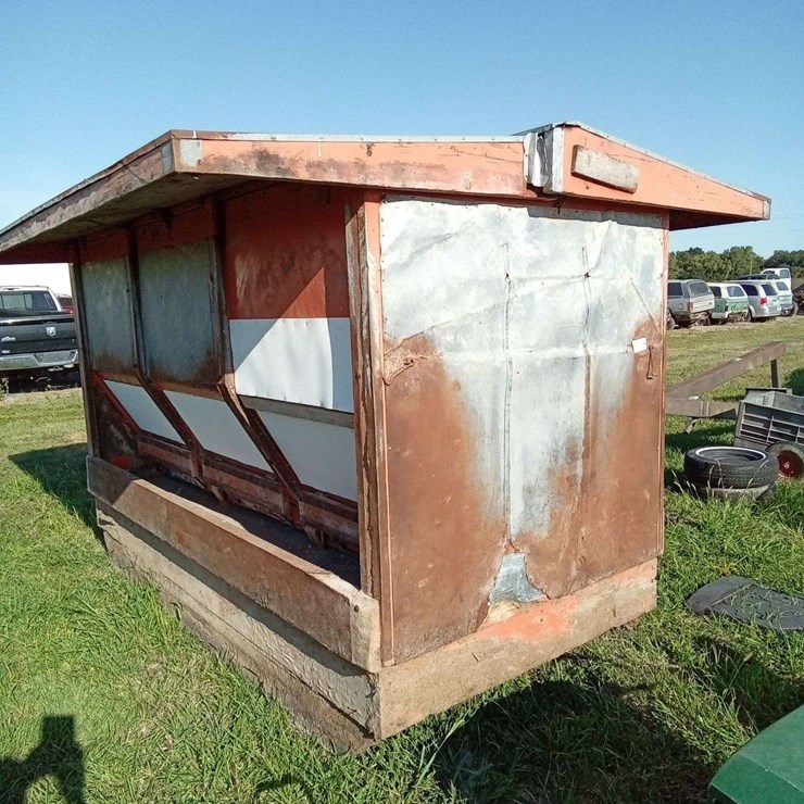 4-ton Smidley cattle feeder