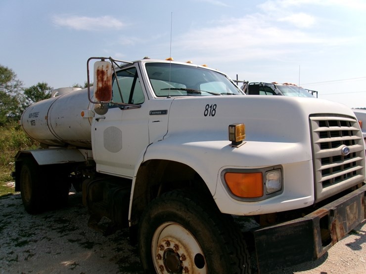 1995-ford-800-image-5