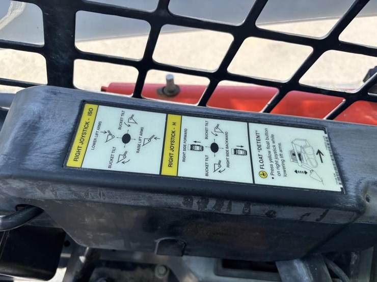 2017-bobcat-t740-image-24