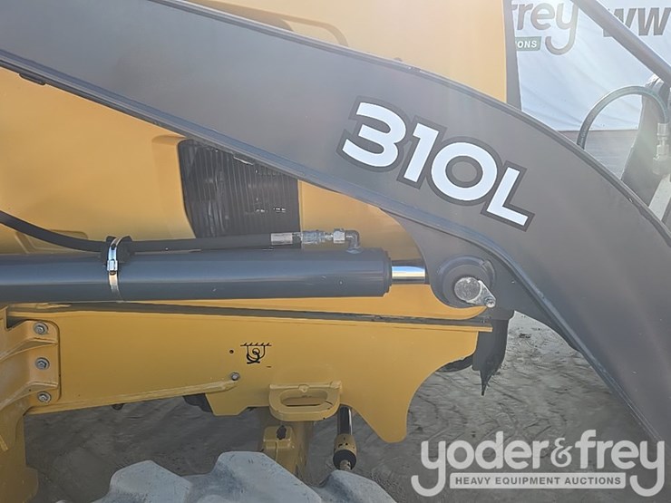 2019-deere-310l-image-46