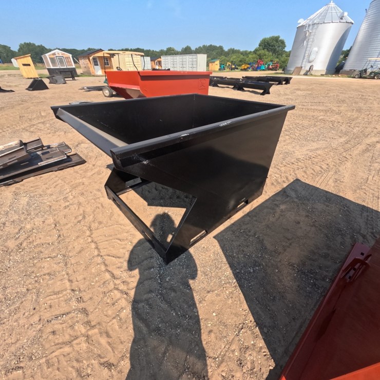 #5276 • 1.5 Yard Skid Steer Trash Hopper