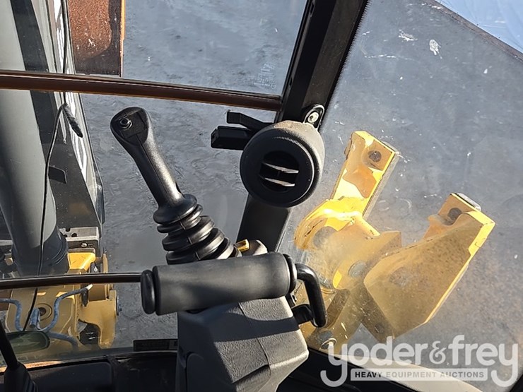 2019-deere-310l-image-77