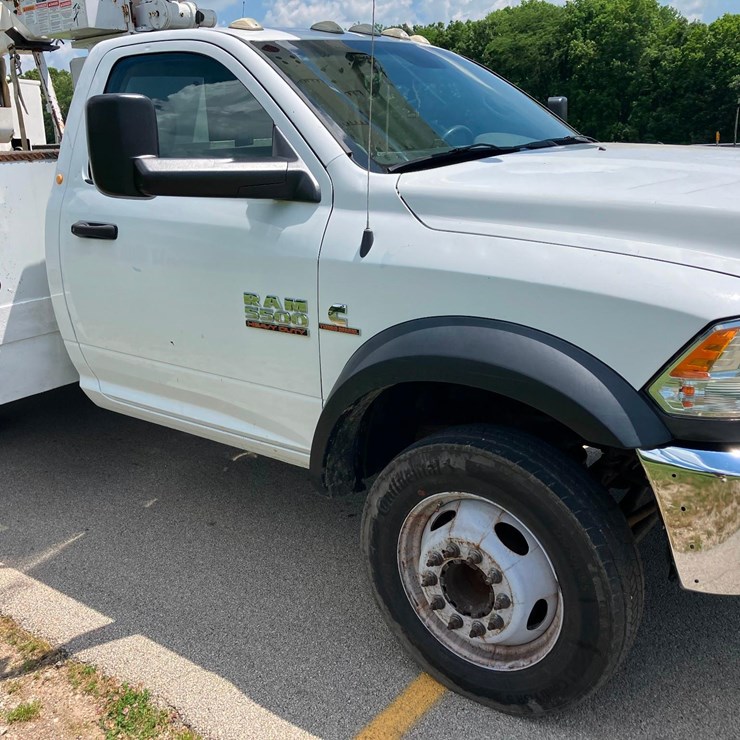 2015 Dodge 5500 4X4 Bucket Truck