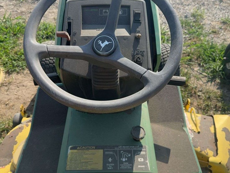 john-deere-240-image-4