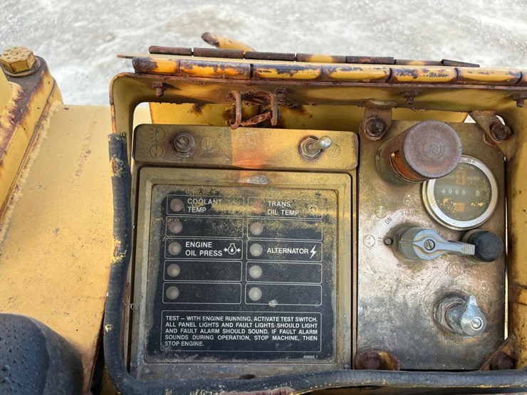 caterpillar-953-image-28
