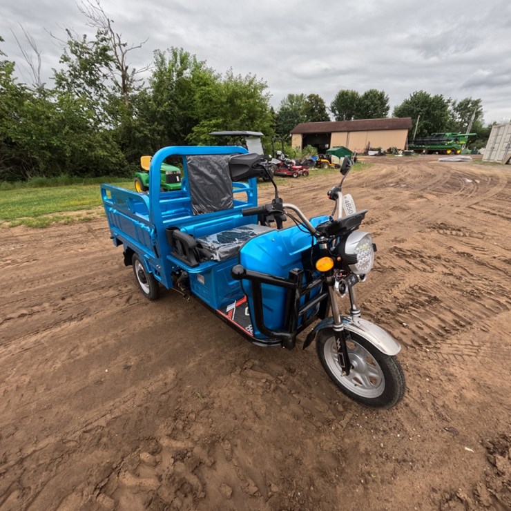 #4650 • IRET13 ELECTRIC TRICYCLE