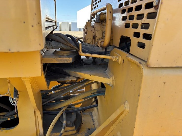 1991-deere-670b-image-29