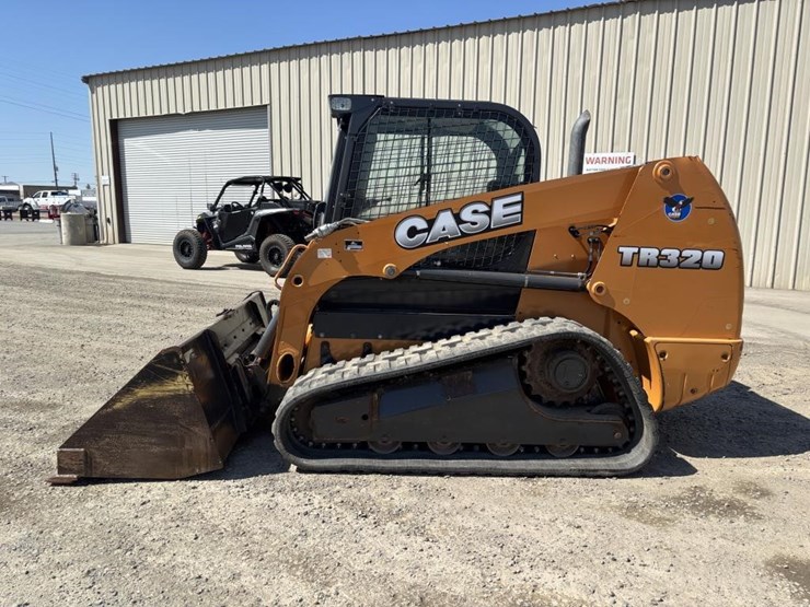 2015-case-tr320-image-5