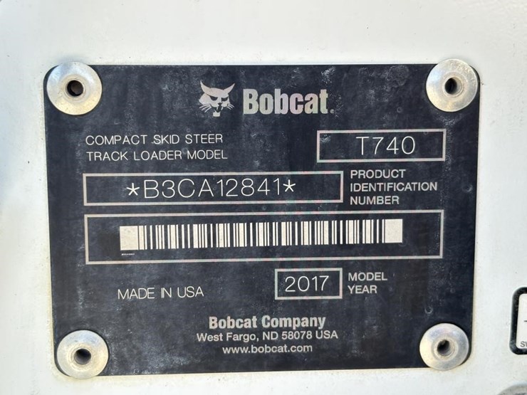 2017-bobcat-t740-image-43