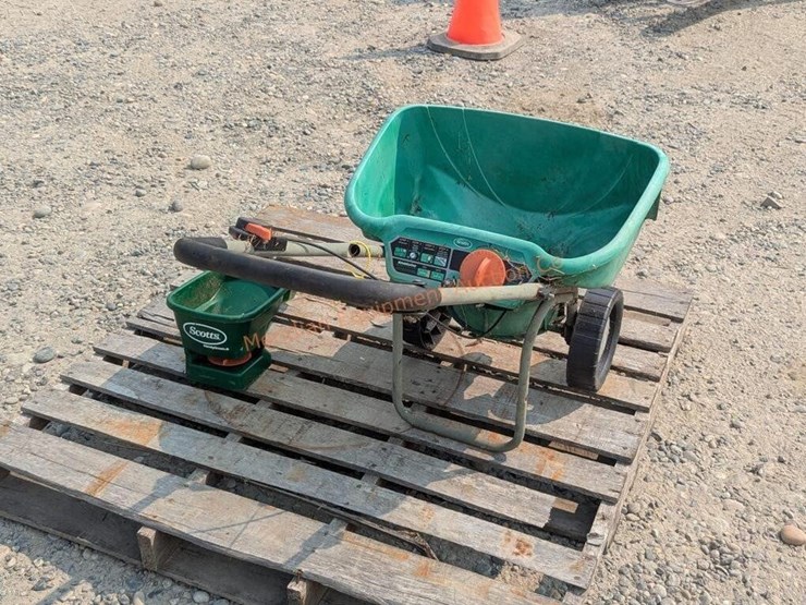 scott's-fertilizer-spreader-image-4