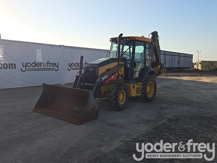 2019-deere-310l-image-1