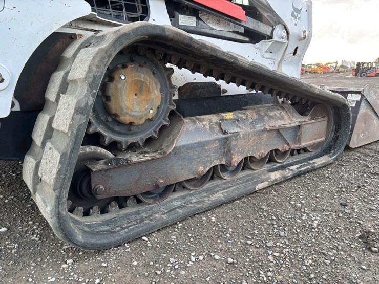 2019-bobcat-t740-image-16