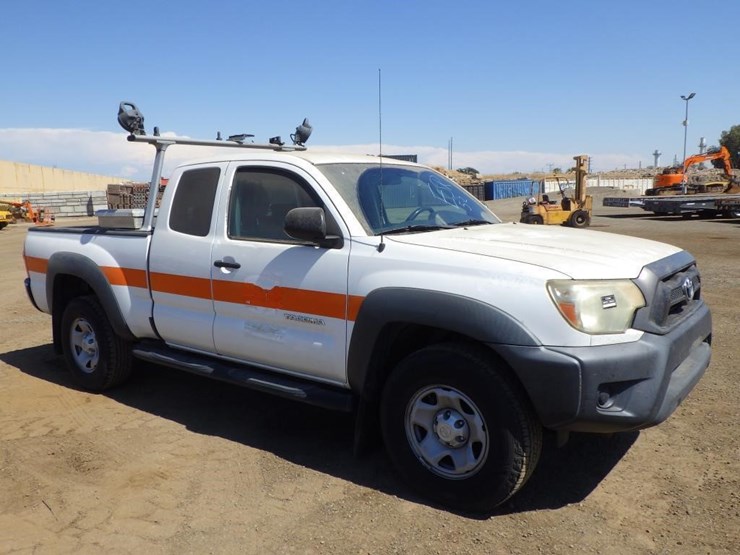 2014-toyota-tacoma-image-3