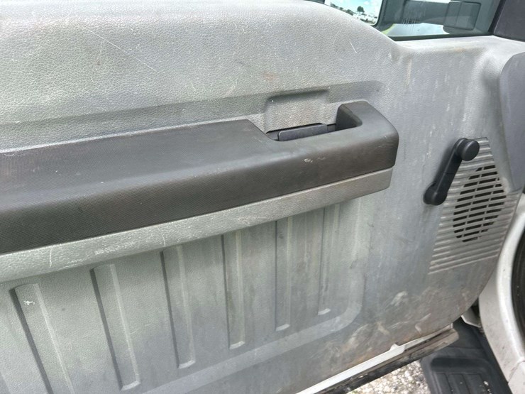 2015-ford-f550-image-11