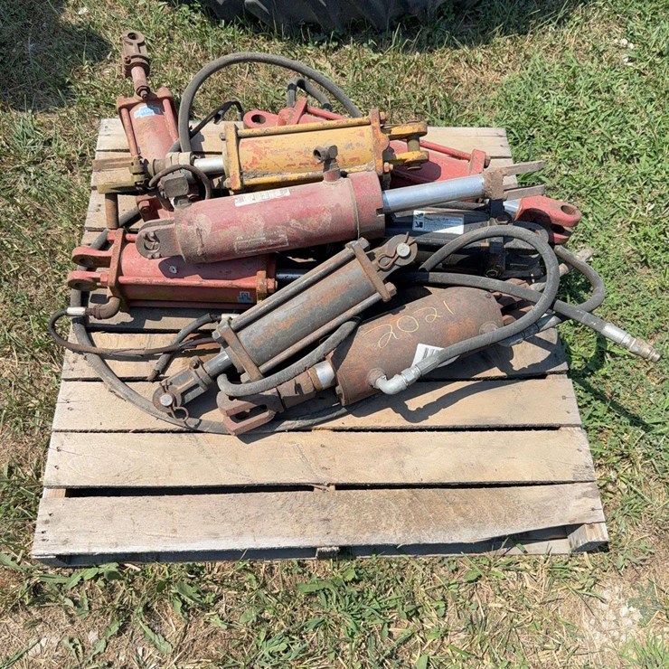 8 hydraulic cylinders