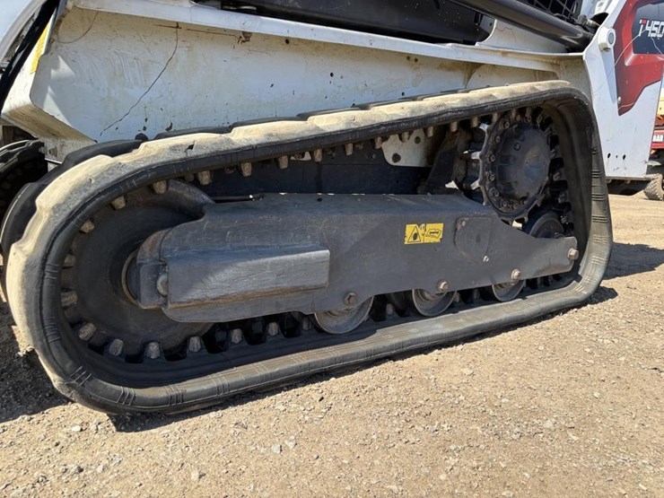 2022-bobcat-t450-image-13
