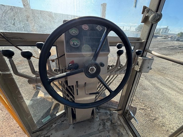 1991-deere-670b-image-34