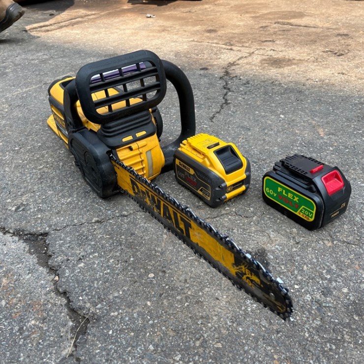Dewalt Cordless 60V Chainsaw w/(2) Batteries