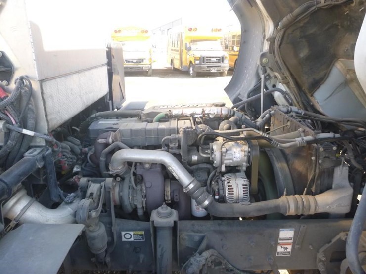 2016-peterbilt-220-image-22