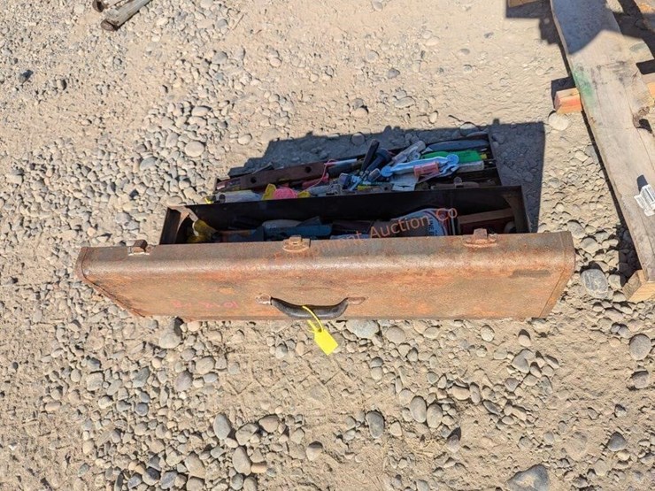 toolbox-w/-tools-image-6