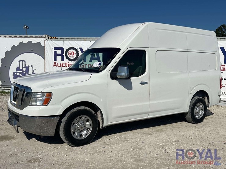 2012-nissan-nv2500hd-image-1