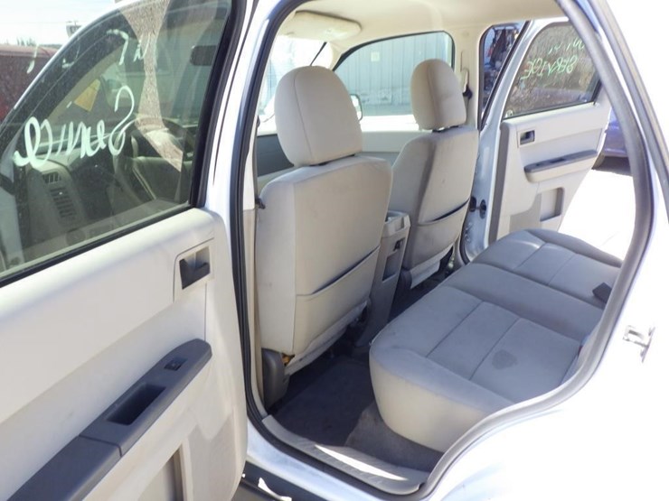2011-ford-escape-image-7