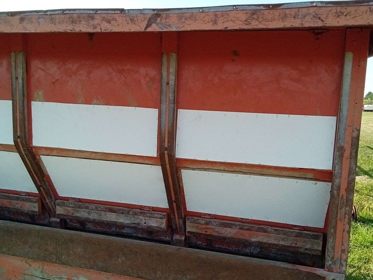 4-ton-smidley-cattle-feeder-image-6