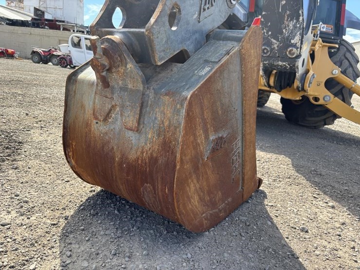 2020-deere-310l-ep-image-17