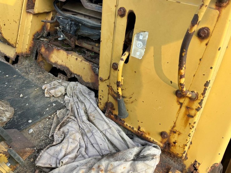 caterpillar-953-image-33