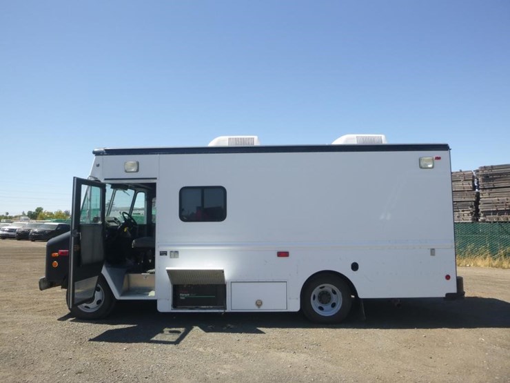 2002-utility-van-image-10