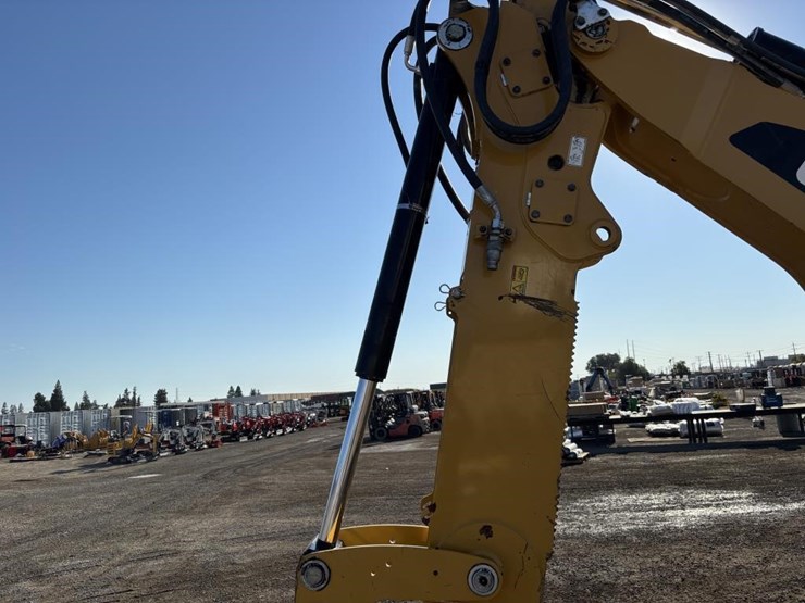 2018-caterpillar-420f2-it-image-20