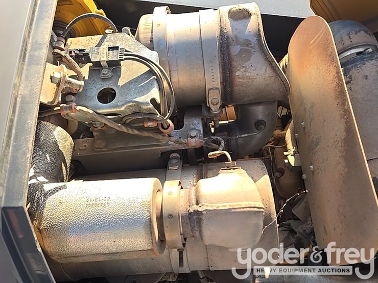 2019-deere-310l-image-67