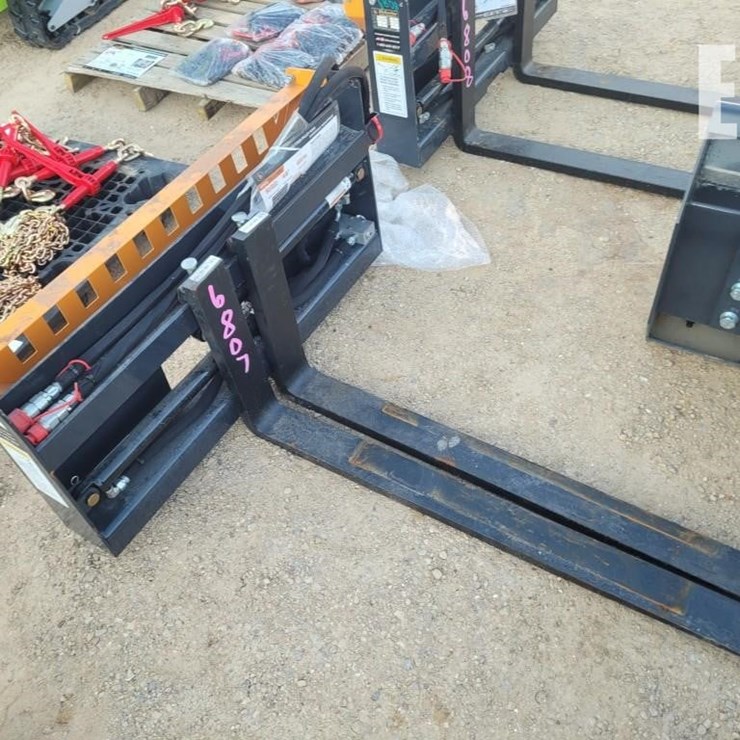 WOLVERINE PFA-11-3300G HYDRAULIC PALLET FORK