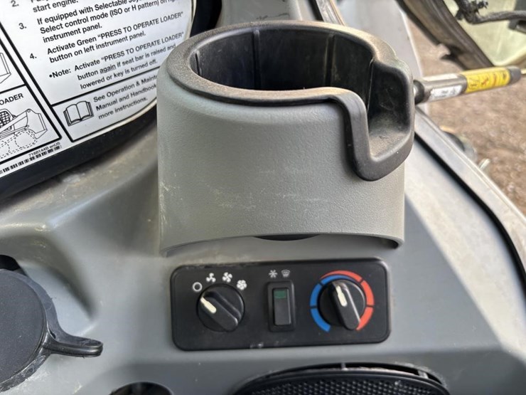 2019-bobcat-t740-image-28