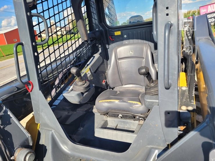 deere-320g-image-16