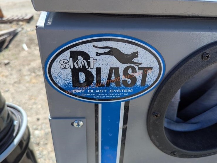 skatblast-sandblast-cabinet-image-9