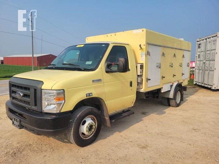 2018-ford-e450-image-1