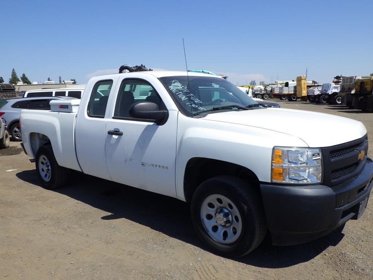 2013-chevrolet-1500-image-2