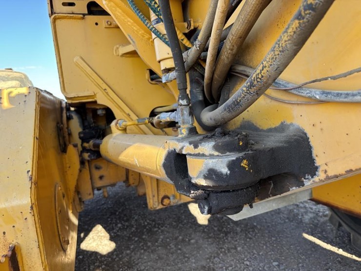 1991-deere-670b-image-31