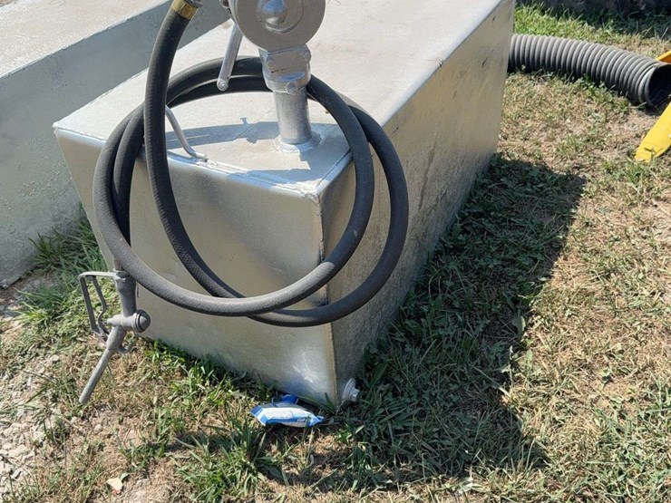 101-gallon-fuel-tank-with-pump-image-2