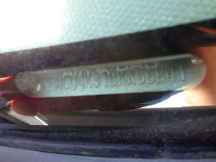 2011-ford-escape-image-15