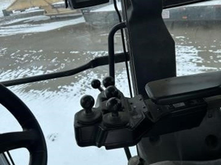 2018-deere-872gp-image-40