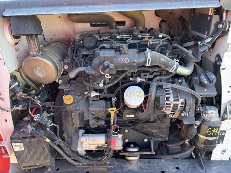 2019-bobcat-t740-image-29