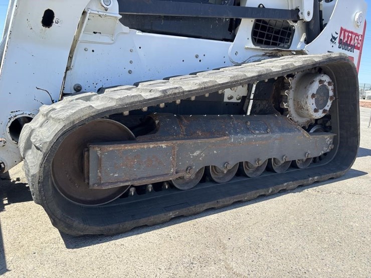 2017-bobcat-t740-image-14