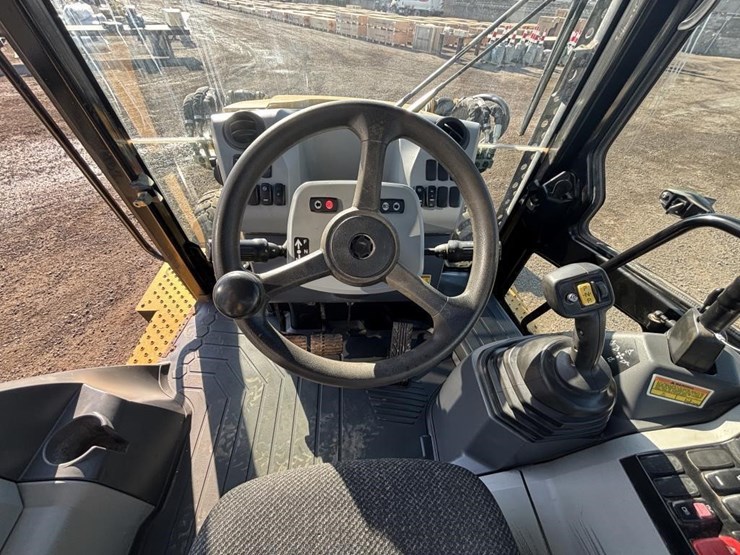 2018-caterpillar-420f2-it-image-36