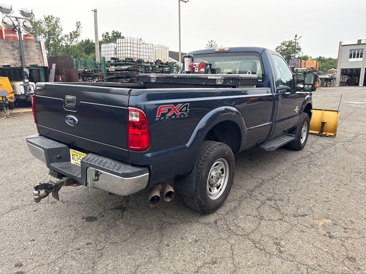 2015-ford-f350-xl-image-3