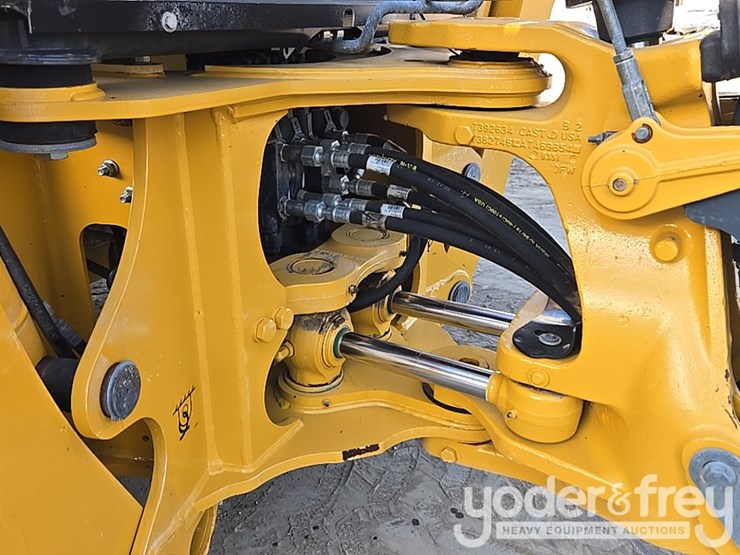 2019-deere-310l-image-35