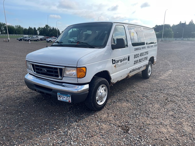 2006-ford-e350-xlt-image-1